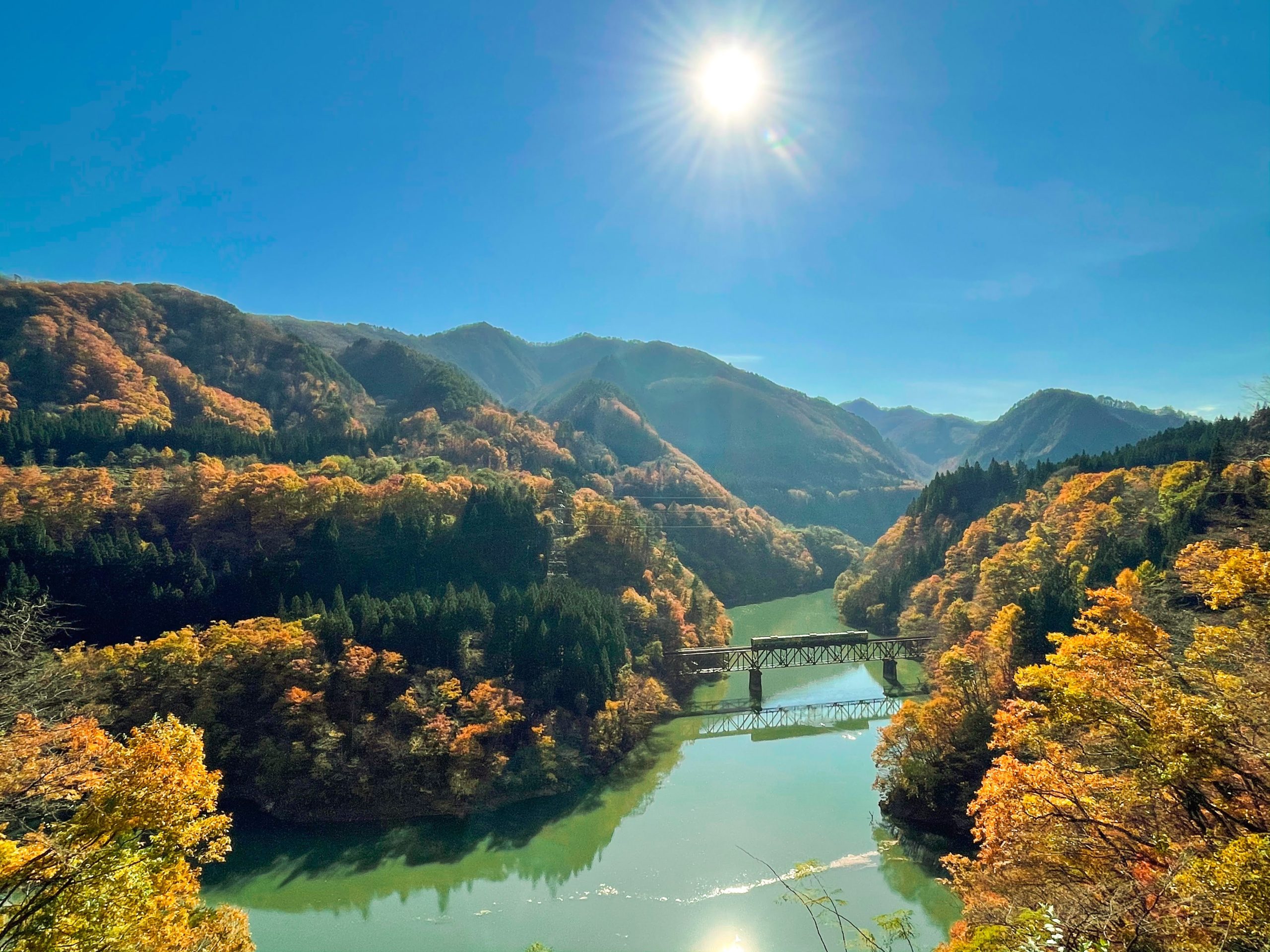 第四只見川橋梁を渡る只見線